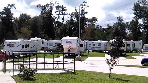 Bayou Bend RV Resort RV park in Baytown, TX (photo 4)