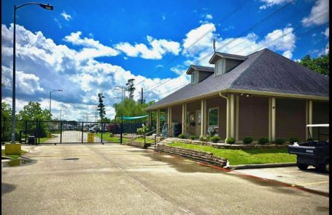 Bayou Bend RV Resort RV park in Baytown, TX (photo 1)
